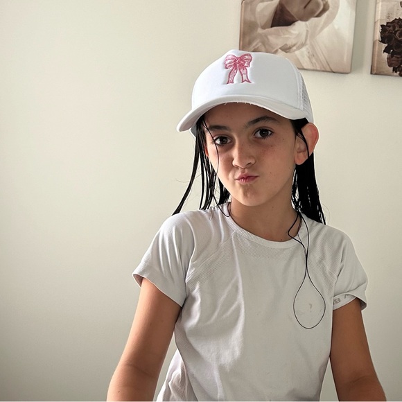 COQUETTE RIBBON BOW EMBROIDERY TRUCKER HAT - Picture 4 of 6